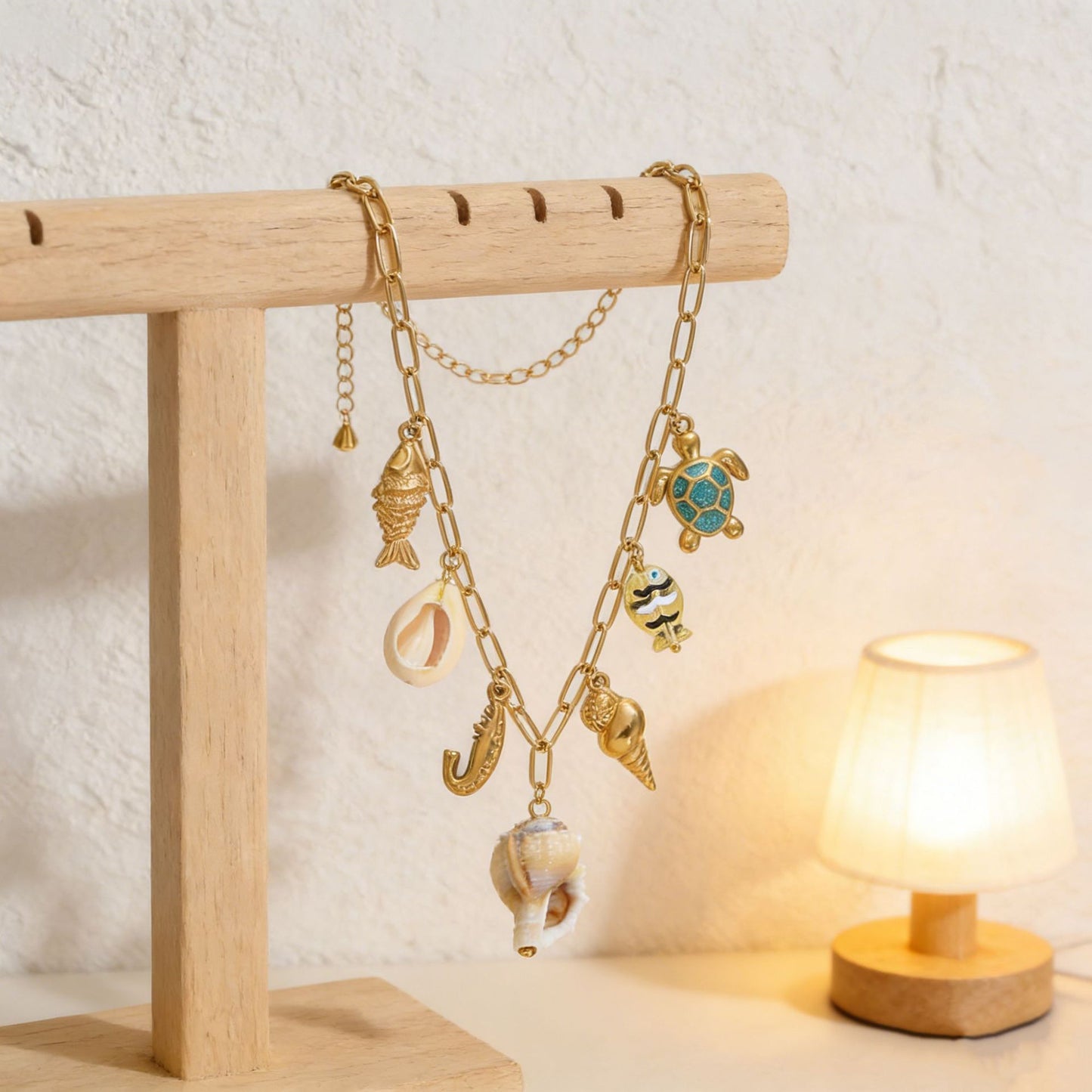 Bohemian-style conch shell necklace and bracelet