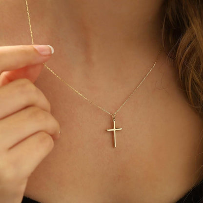 MONOZO Cross Necklace for Women，14K Gold Plated Cross Necklace Layered Gold Cross Necklace Tiny Sideway Cross Choker Necklace Gold Cross Necklaces for Women Trendy Gold Jewelry Gifts for Women Trendy