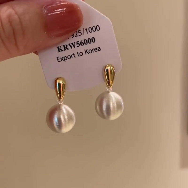 New vintage-inspired, luxury-feel stud earrings: atmospheric hoop earrings with pearls