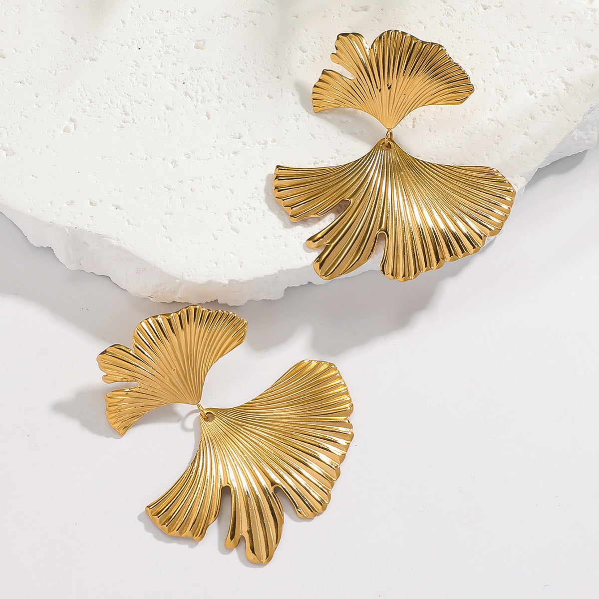 麦芽欧美不锈钢钛钢银杏叶树叶耳环耳钉高级感轻奢个性耳坠耳饰品