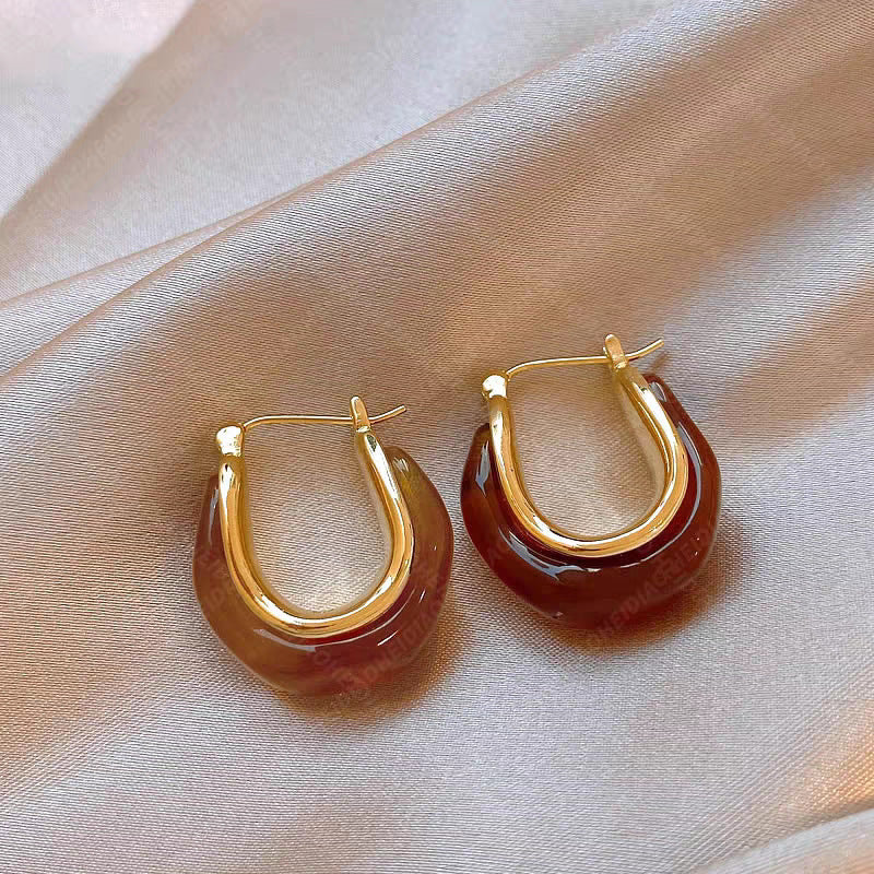New vintage-inspired, luxury-feel stud earrings: atmospheric hoop earrings with pearls