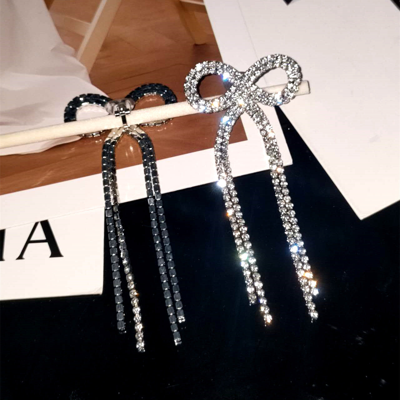 全铜 百搭蝴蝶结长款流苏耳环 时尚闪亮水钻耳钉无耳洞耳夹款