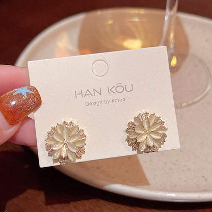 Sterling Silver S925 Needle Fresh Forest Style Flower Stud Earrings for Women, Vacation Style Light Luxury Minority Advanced Pearl Earrings