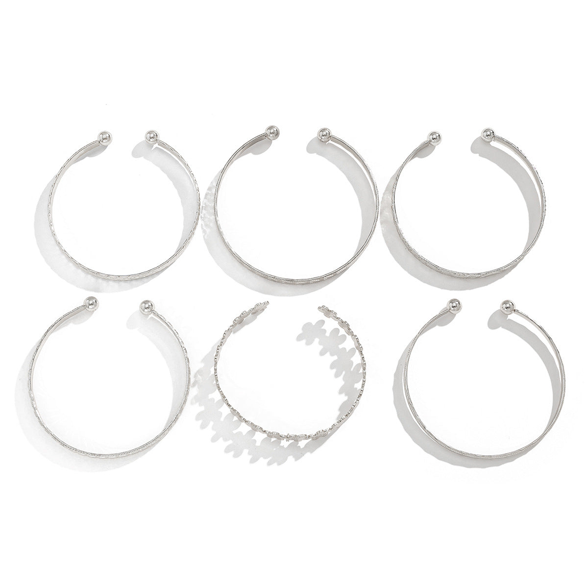 Sweet & Cool Carved Pattern Flower Bracelet, Fashionable Metal Texture Stackable Bangle