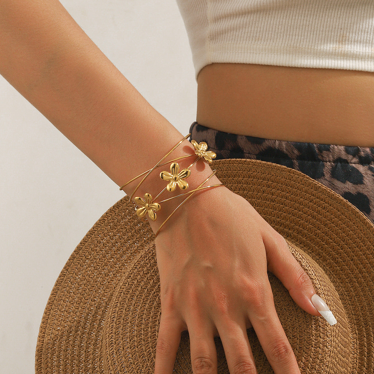 麦芽欧美时尚热销不锈钢花瓣花朵开口女士手镯手环度假风跨境手饰