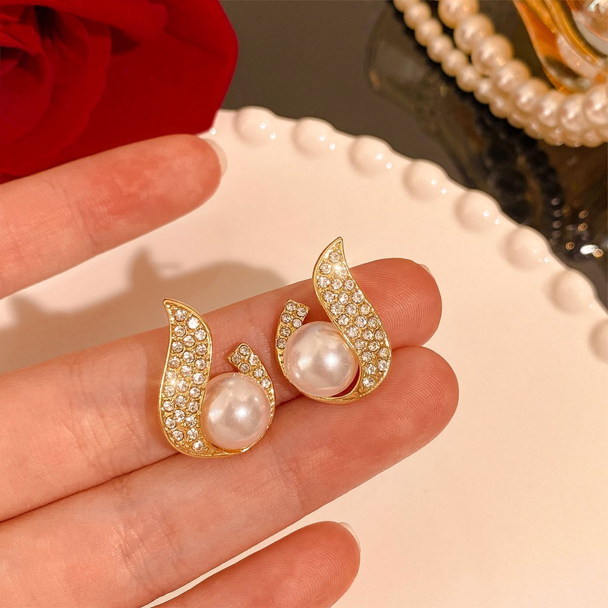 Women's S925 Silver Needle Earrings, Stylish Internet-Famous Studs & Drops, Niche High-End Jewelry