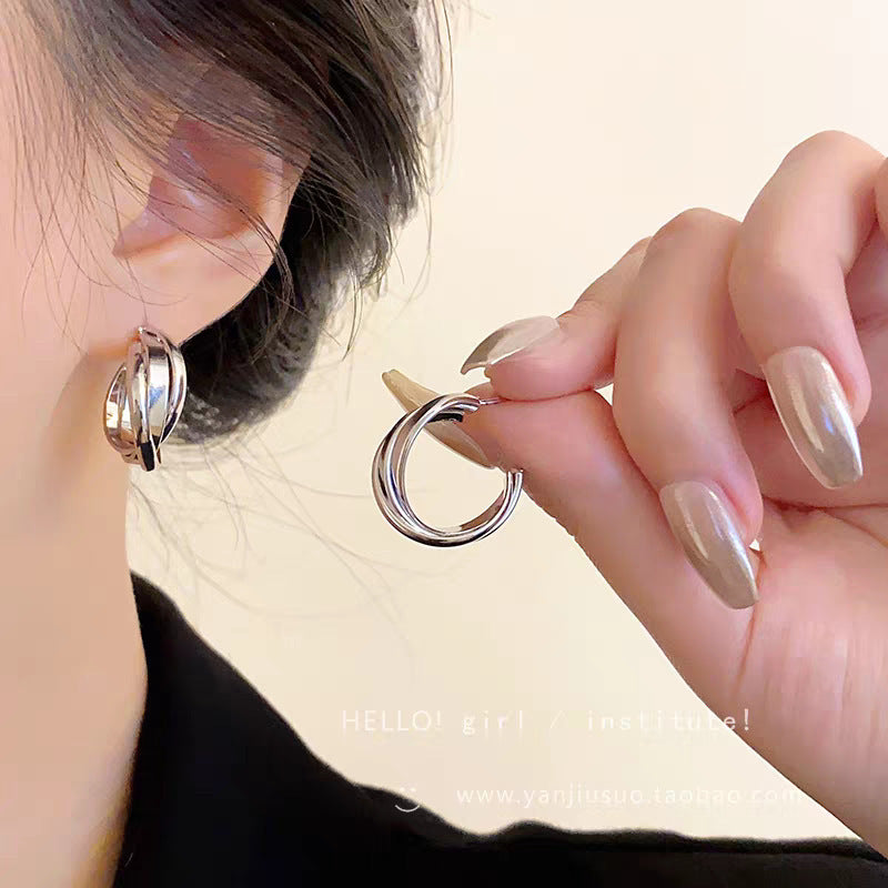 New vintage-inspired, luxury-feel stud earrings: atmospheric hoop earrings with pearls