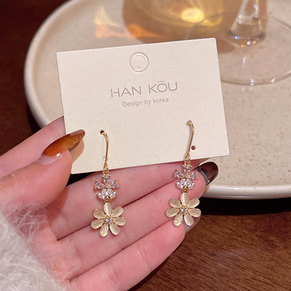 Sterling Silver S925 Needle Fresh Forest Style Flower Stud Earrings for Women, Vacation Style Light Luxury Minority Advanced Pearl Earrings