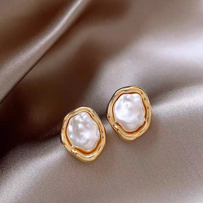 New vintage-inspired, luxury-feel stud earrings: atmospheric hoop earrings with pearls