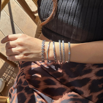 Sweet & Cool Carved Pattern Flower Bracelet, Fashionable Metal Texture Stackable Bangle