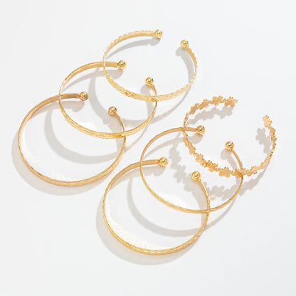 Sweet & Cool Carved Pattern Flower Bracelet, Fashionable Metal Texture Stackable Bangle