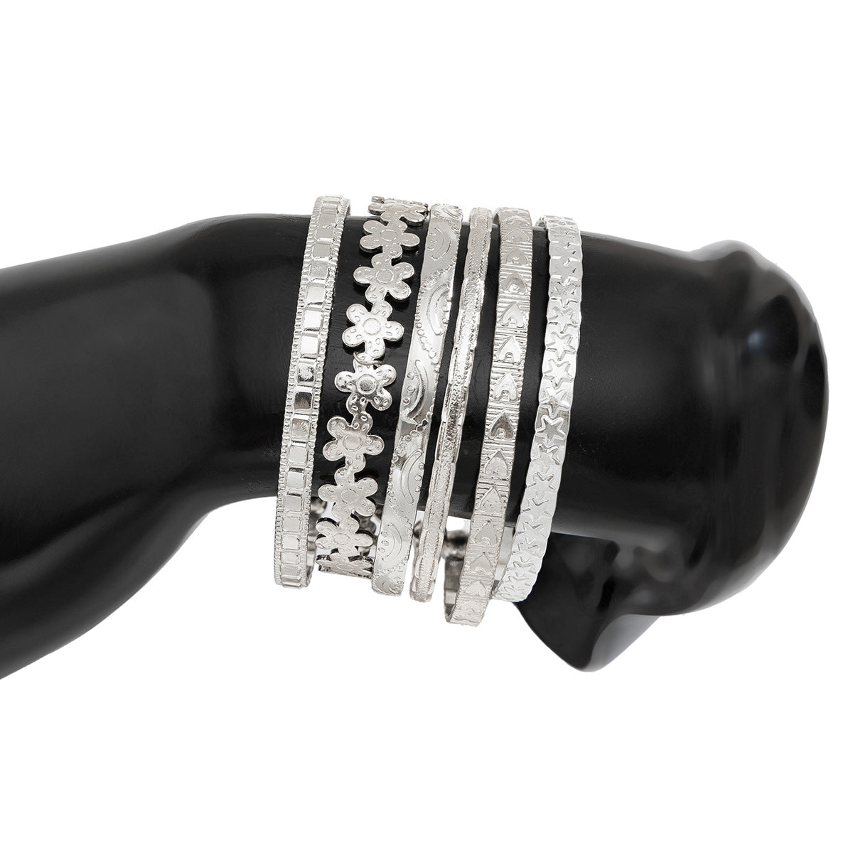 Sweet & Cool Carved Pattern Flower Bracelet, Fashionable Metal Texture Stackable Bangle