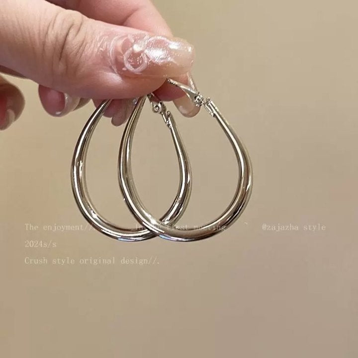 New vintage-inspired, luxury-feel stud earrings: atmospheric hoop earrings with pearls